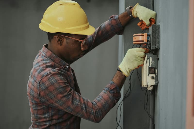 mysite-name electricians at work